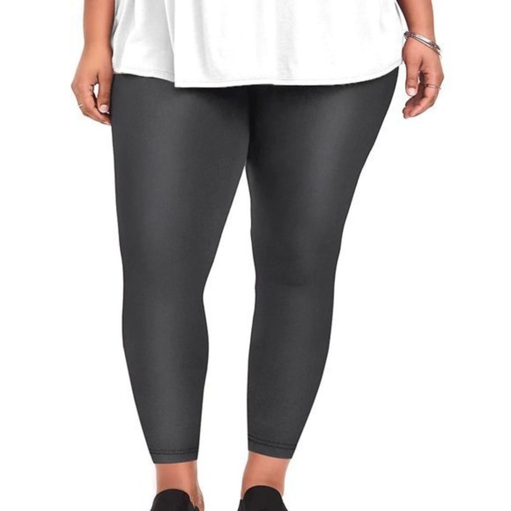 4X 26 Torrid Black Faux Leather Look Crop Leggings